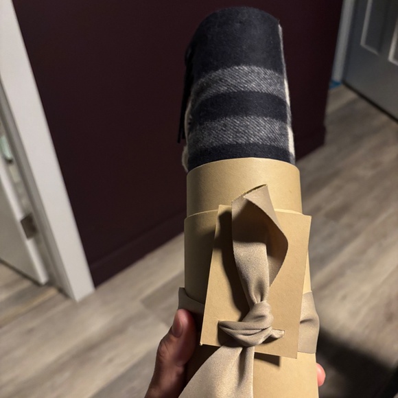 Burberry Cashmere Scarf in Check - Navy - Picture 2 of 4